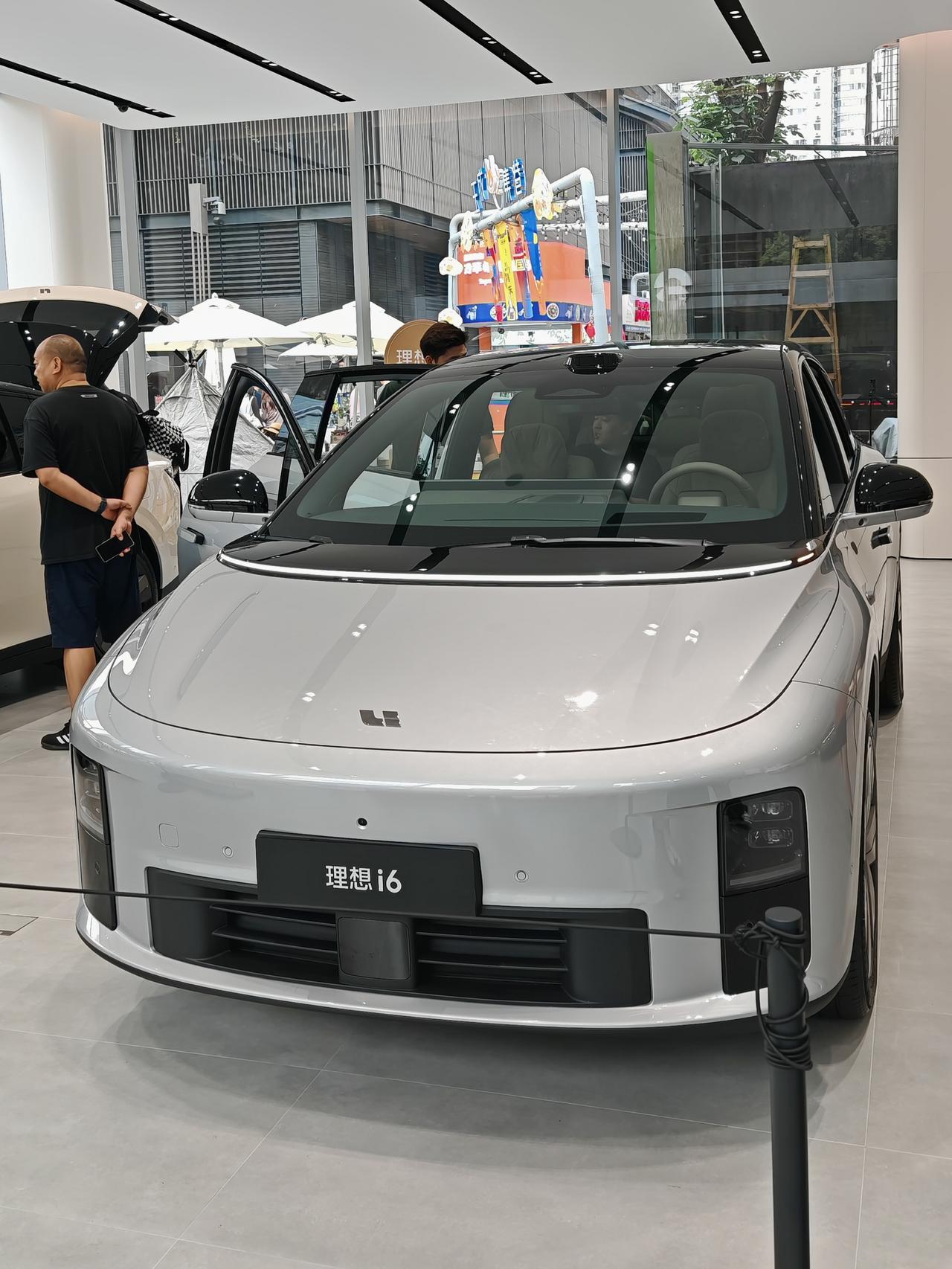 我的车型是本田冠道，作为油车车主，今年国庆去看了理想i6，和我的传统燃油SUV对