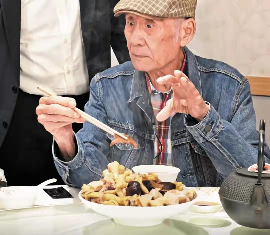 81岁李家鼎公开表示与大儿子脱离关系，李泳汉的啃老生涯宣告结束！鼎爷的态度，