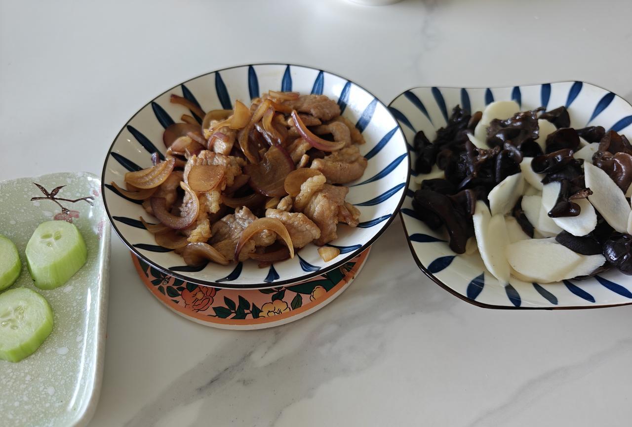 #今日下厨日记#今天中餐和晚餐分别两个菜。
