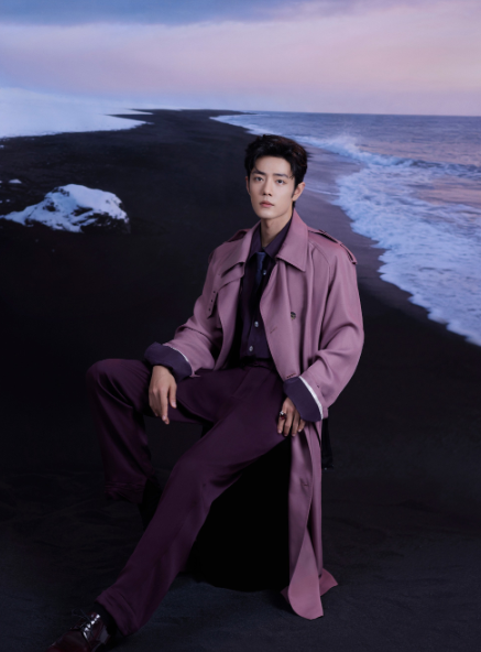 大家发现了吗肖战的心思太明显了紫色大衣，紫色裤子着装全紫色，真的太有新意了