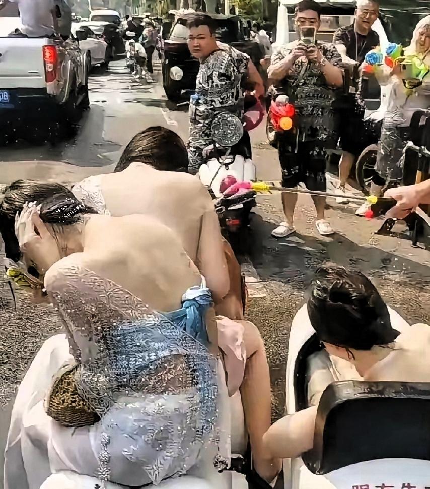 西双版纳泼水节彻底变味！官方已介入，最新进展来了​​泼水节刚过完没几天，网上就