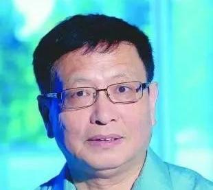 30多年前，华裔数学家张益唐在美国因为没有拿到学位证书，只能刷盘子、送快