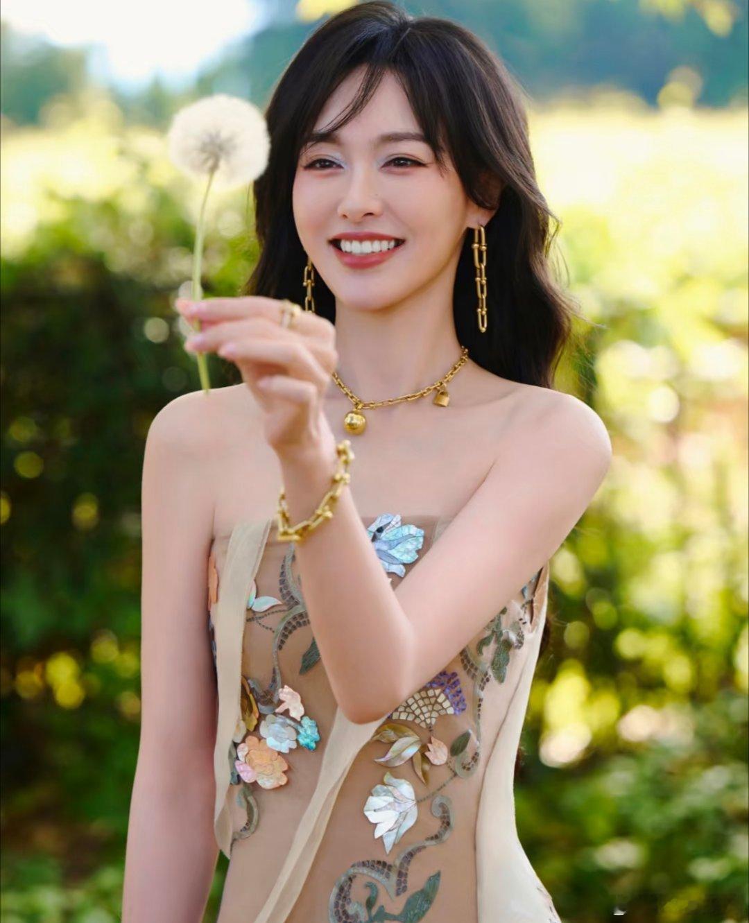 1、都说现在内娱日子不好过，平台只认熟面孔，广商看到新人就绕道走，新人想出头简直