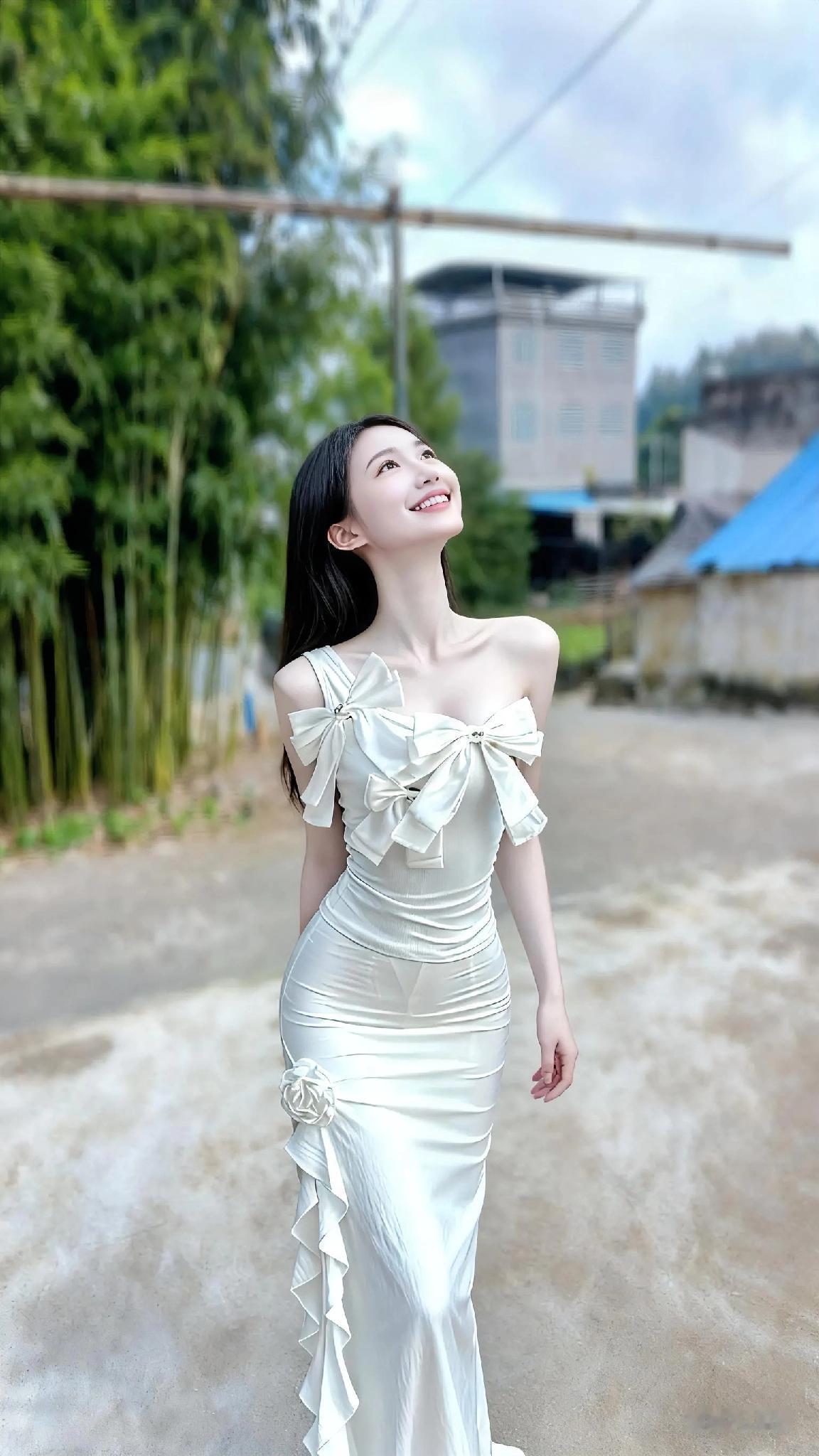 简单而又大方，妩媚动人而不失性感，优雅而不失天真可爱！精致女神范穿搭大方