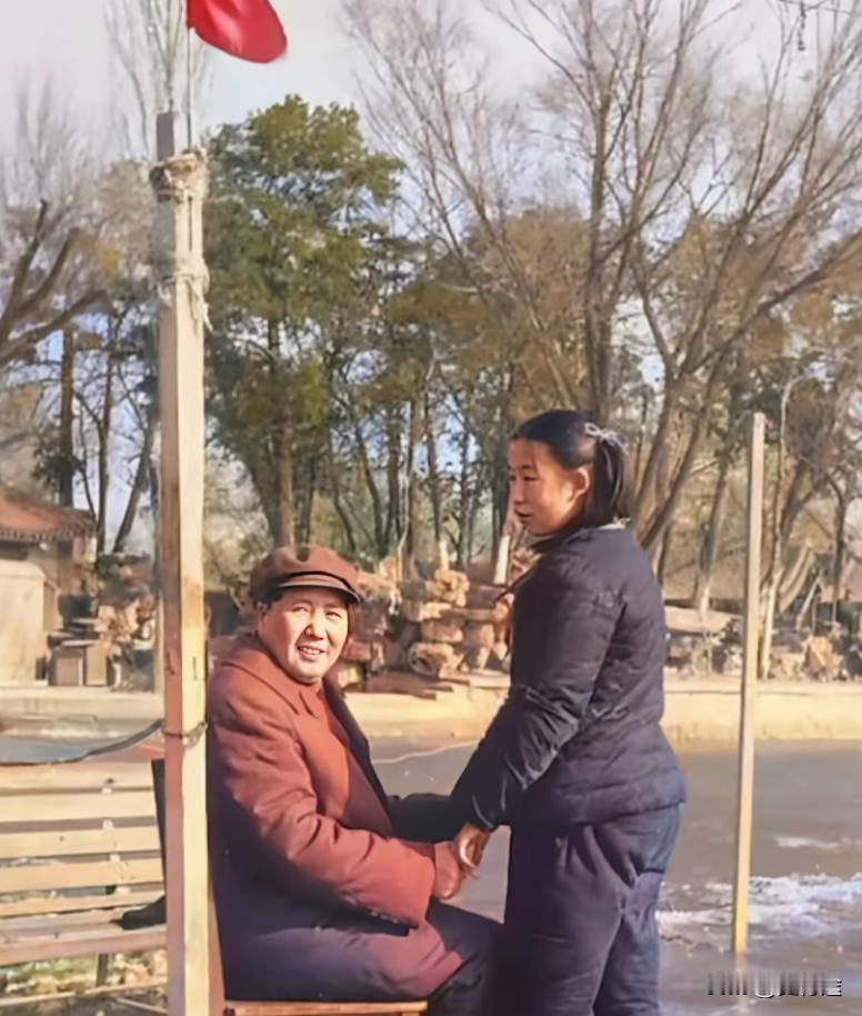 毛主席一生忙绿中年以后还有个小棉袄李讷陪伴一九七六年春节，中南海那晚挺热