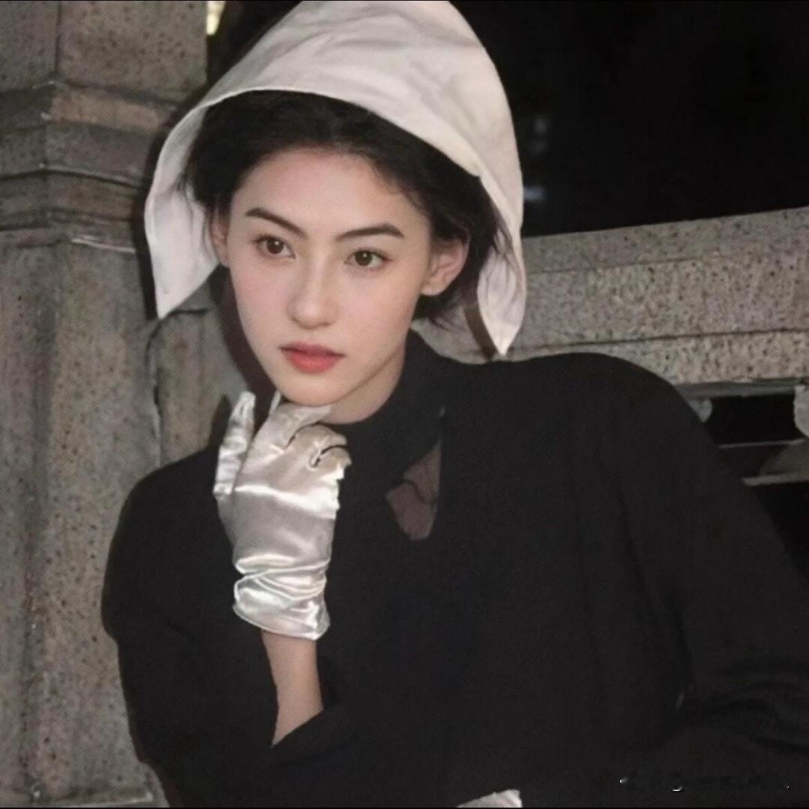 哭哭啼啼的张柏芝告诉所有女孩子一个道理那就是不要过度依赖信任他人，她不是故意