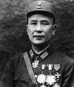 1917年，22岁的刘文辉毕业回川，没人没枪没地盘，直接就去找了已经当上旅长的堂