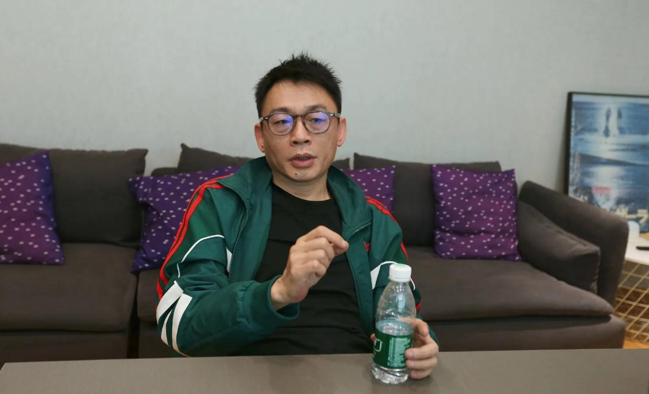 好久没有耳道的消息了，看到这个新闻，说明《人鱼》后期已经全部完成(耳导在创作期间
