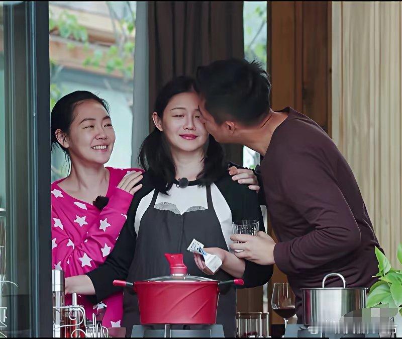 预测汪小菲的口碑要逆转了，不信大家走着瞧！小S在节目中分享姐姐去日本之前身体已经