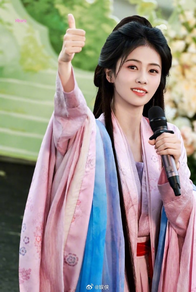 鹿茸们超大声喊“妈妈”，白鹿一脸疑惑反问“好意思吗”，可爱到犯规！​​​