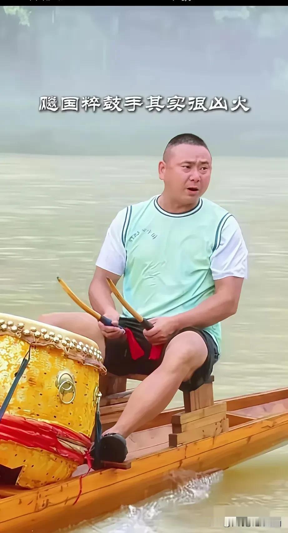 国粹哥说：“拜托大家，不要叫我国粹哥好不好？”真的很搞笑，十年鼓手无人问，一朝国