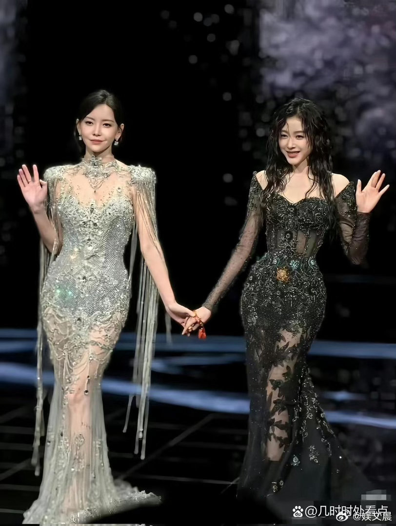 于文文×张天爱，堪称大胯双绝，身材线条又辣又绝，气场直接拉满