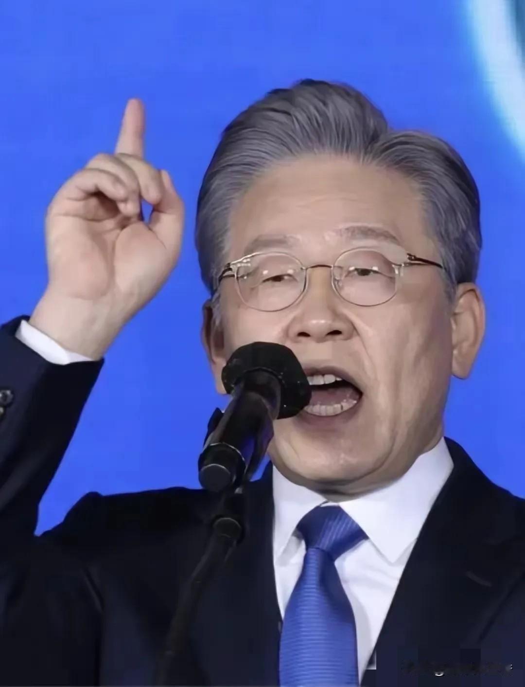 韩国总统李在明，对着央视的镜头，说了一句让很多人心里一紧的话。他说，过去那种“