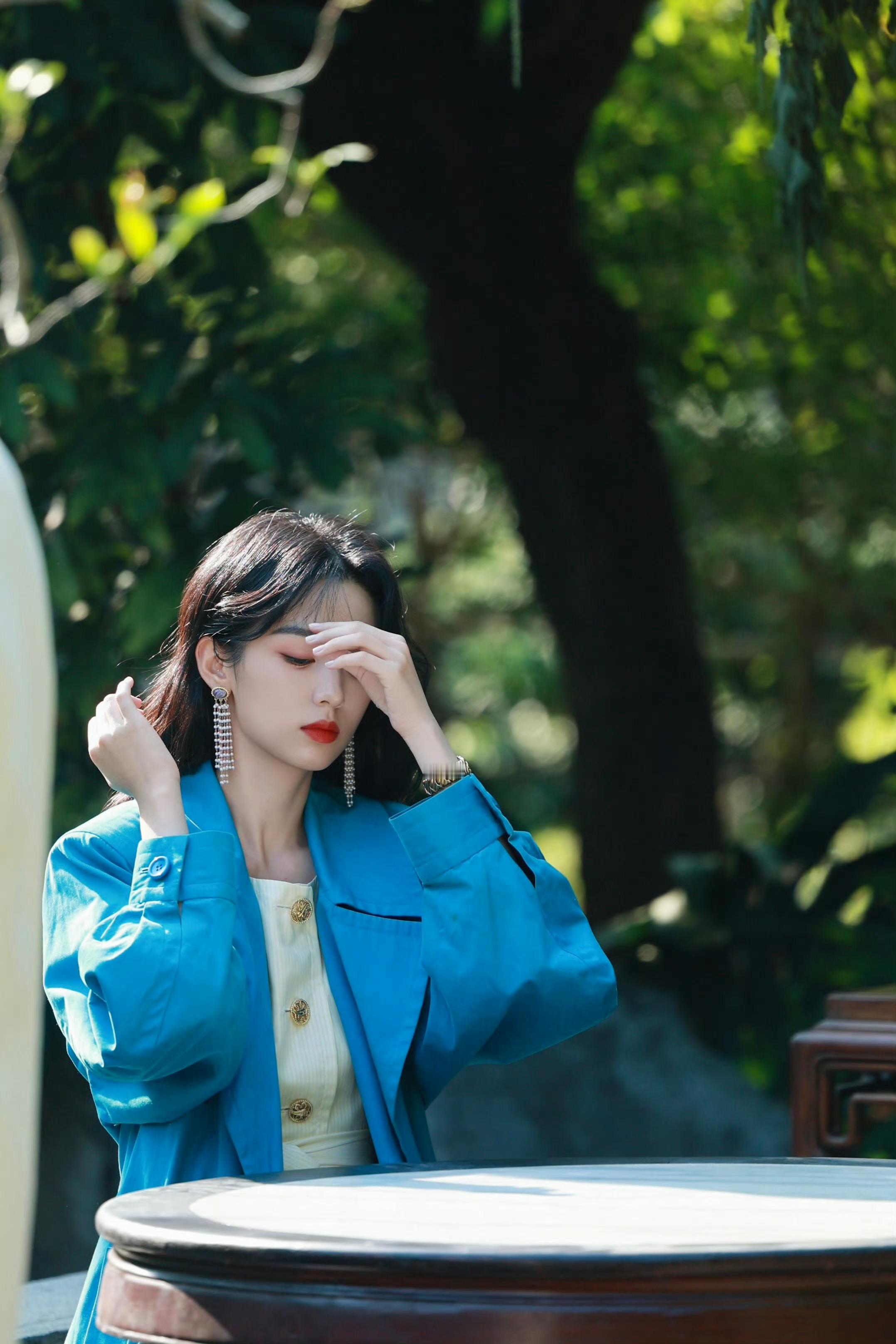 此女大波浪完全是妈咪来的的周也