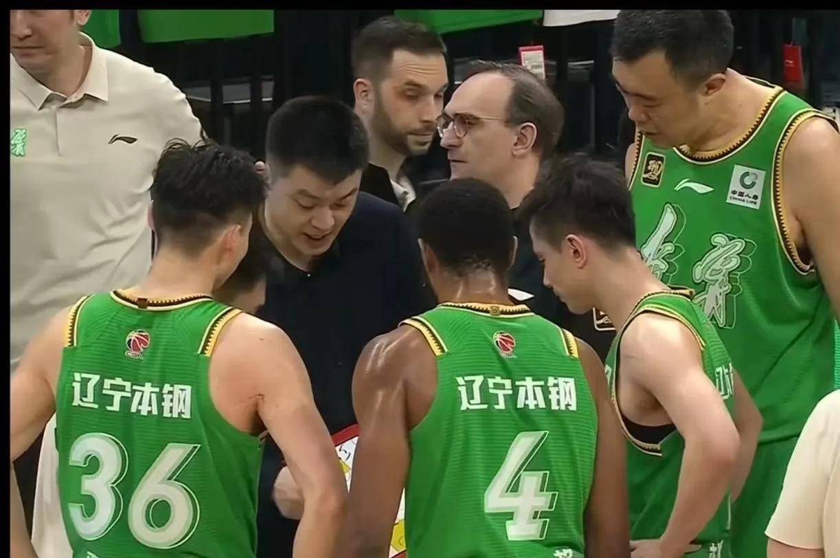 最近居然有辽宁自媒体说：辽宁队17岁的天才内线代彦龙要取代韩德君，要彻底断了大韩