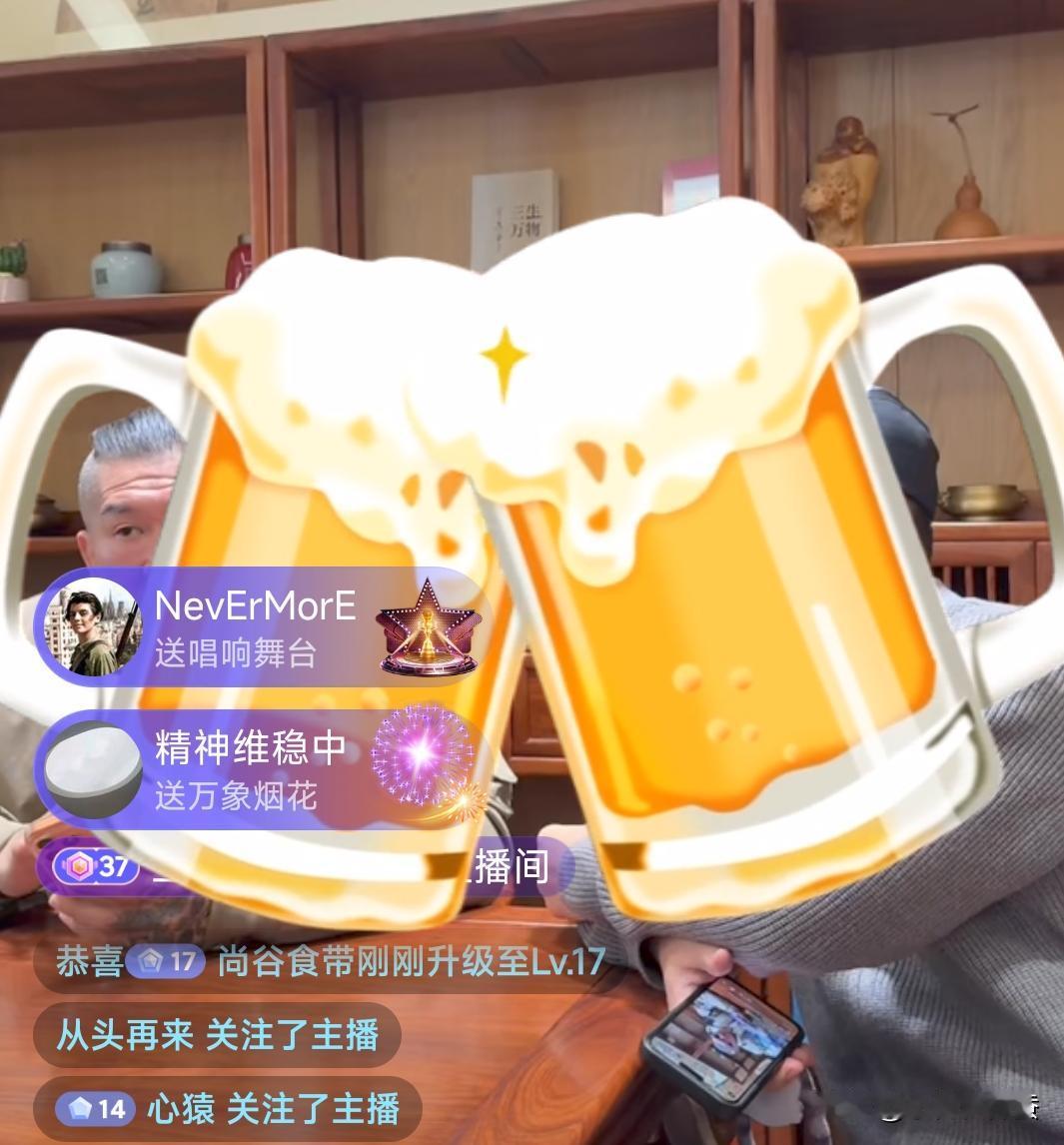 馆长这人靠谱，抖音首秀一成功，立马打电话跟老婆分享这份喜悦，爱老婆的男人有担当。