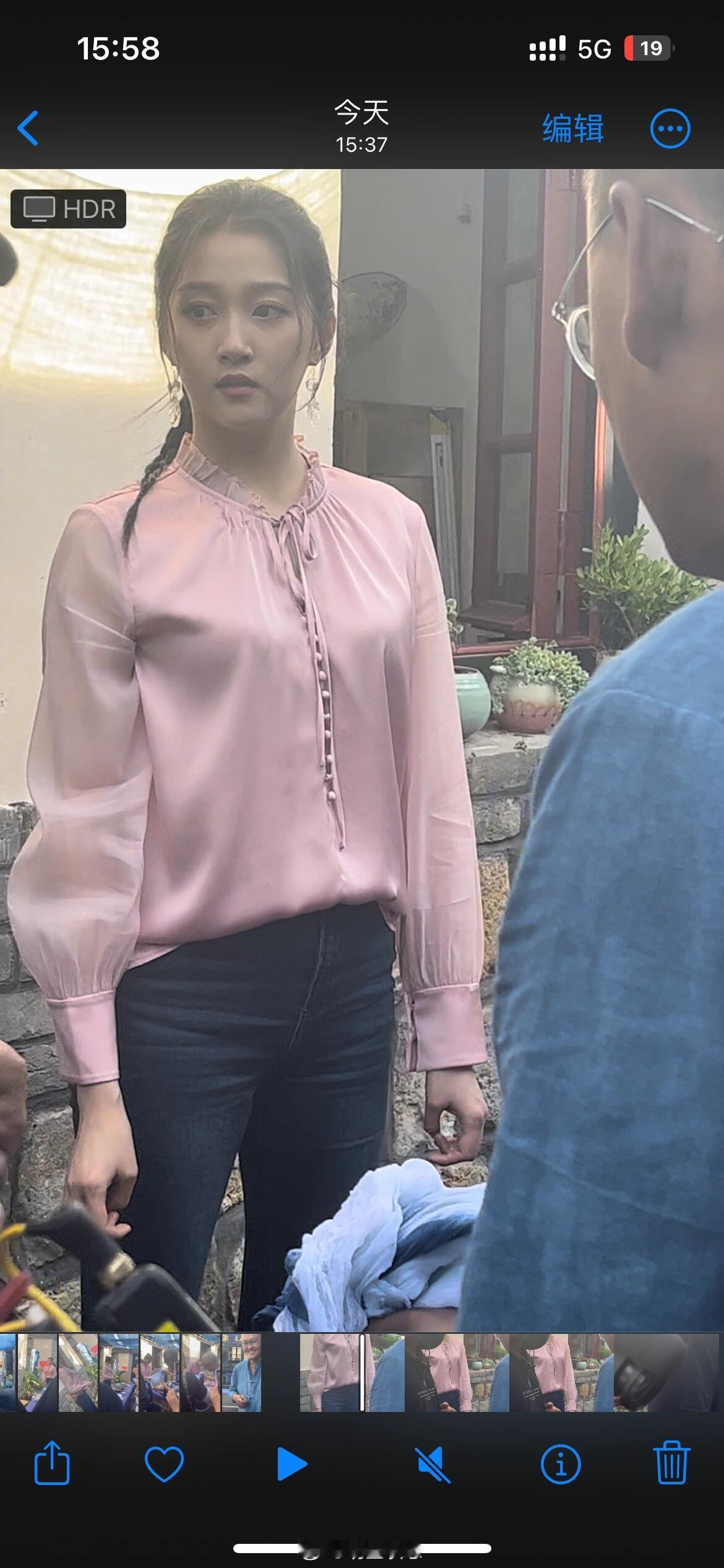 关晓彤生到不能再生的图有幸能近距离看她录节目13后置拍不来她的美真人又白又高又瘦