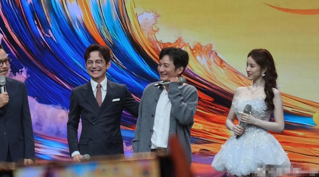 新人培养失败,湖南卫视还是低头把维嘉请回来了。维嘉对湖南卫视其实仁至义尽了。