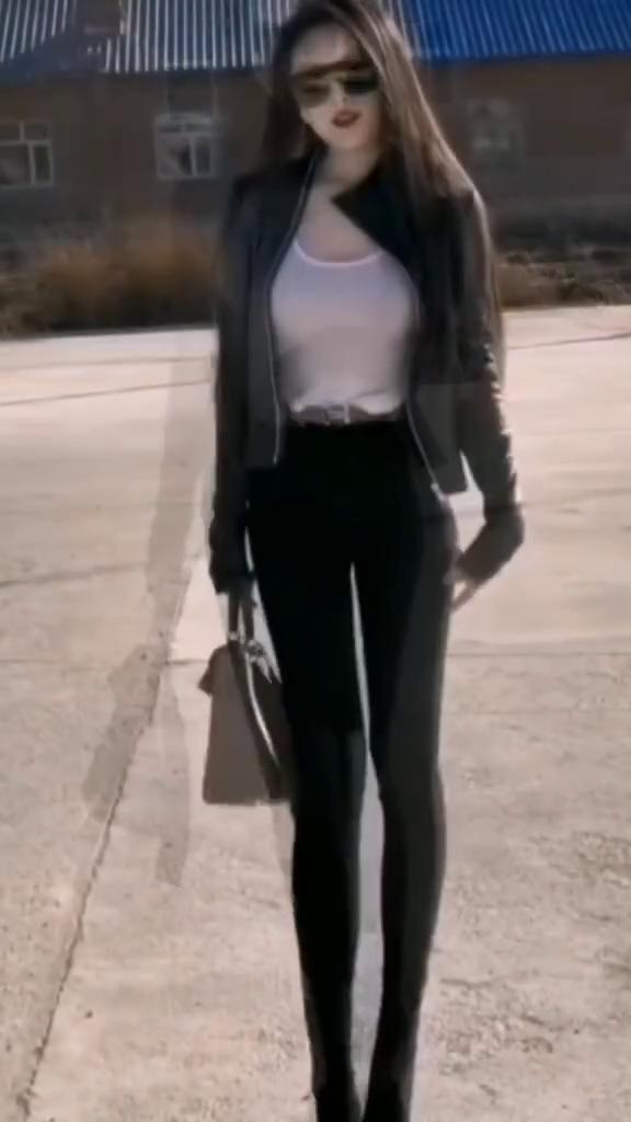 已经有冬天的味道了，这一年又接近了尾声，好像什么都来得及，又好像什么都来不及。