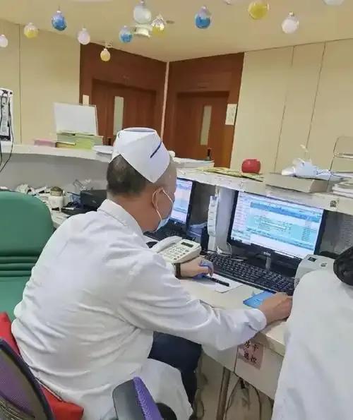 男生学护理有没有优势？很多人说，我听说男生学护理很吃香，吃香咱不知道，吃土我