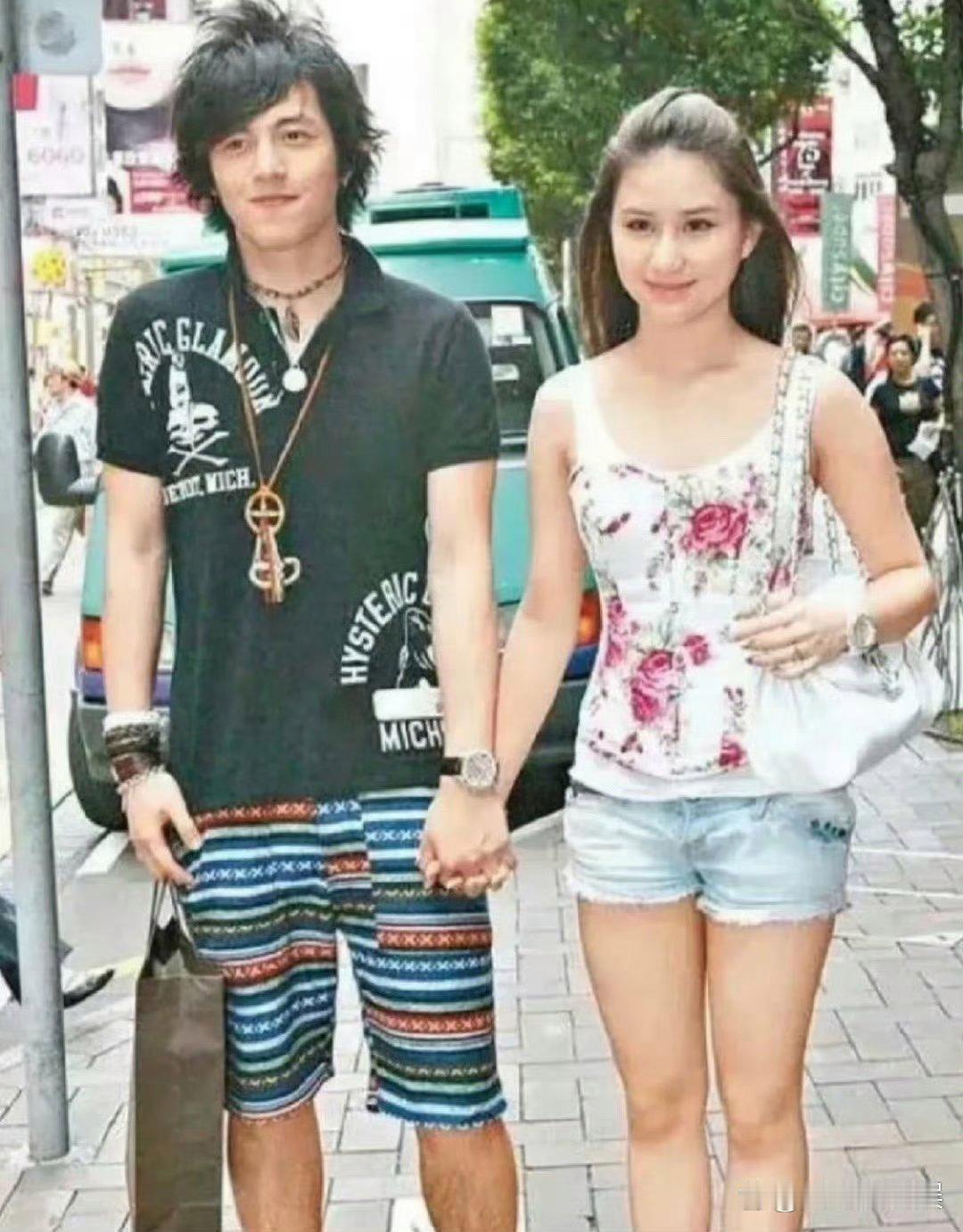 何超莲交往过的三任男友就没有丑的​​​