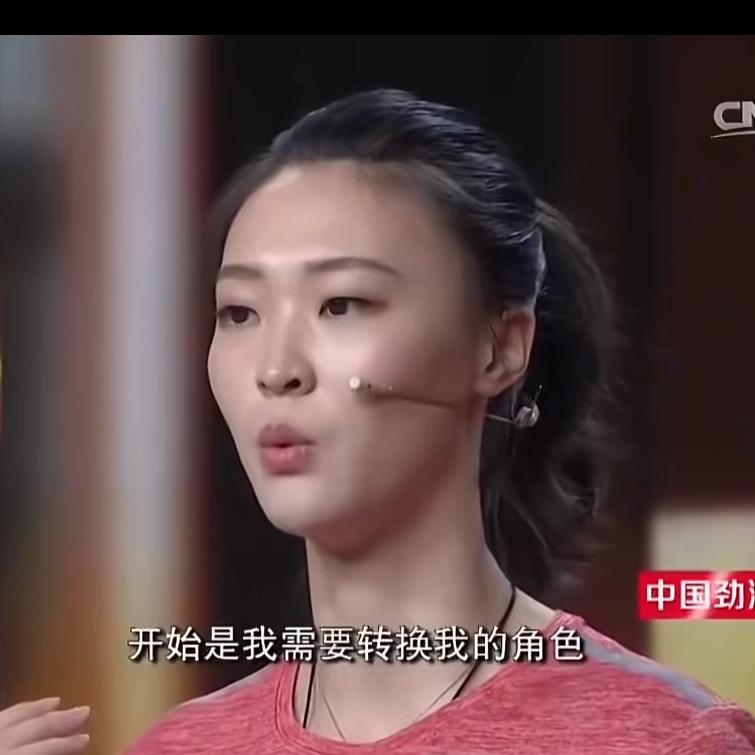 当年惠若琪接受采访，谈朱婷横空出世对自己有没有影响时，她表示：当时在队里大家都是