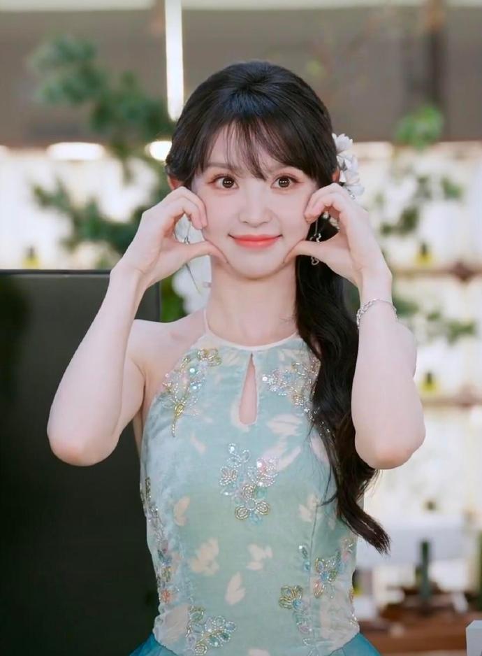田曦薇的背下辈子我也要这样薄薄的背😘​​​