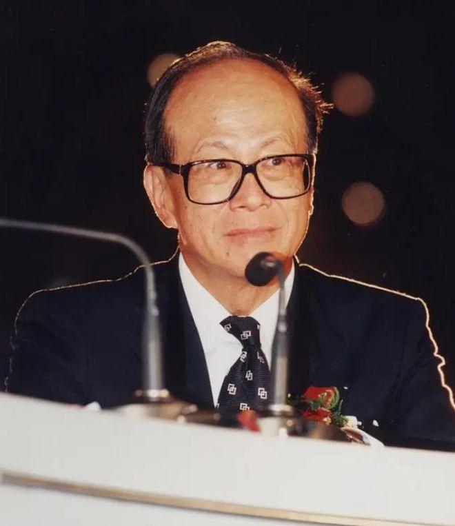 1996年，张子强绑架了李嘉诚的大儿子李泽钜，勒索20亿现金，李嘉诚却很淡定：“