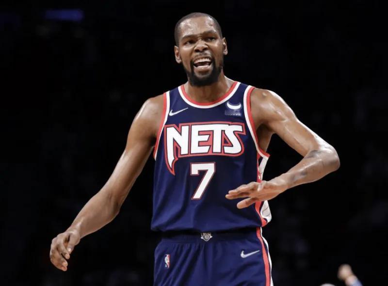 杜兰特可太值钱了，且保值！篮网自媒体：永远别忘了杜兰特为篮网换回的筹码。隔壁