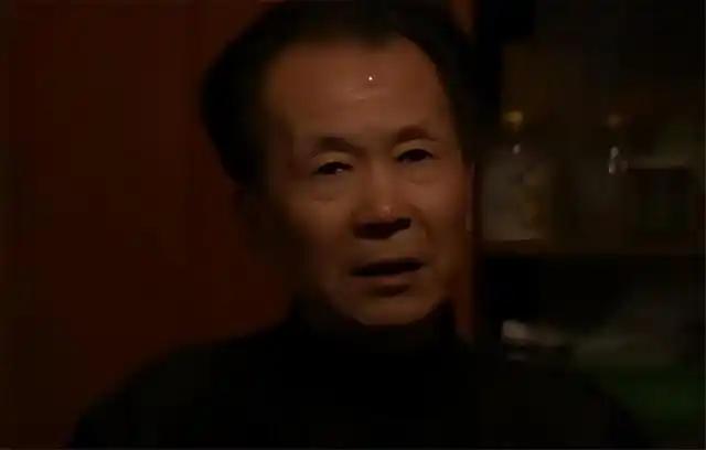 他因“强奸”女歌手被判7年，在狱中，6次拒绝减刑，理由是“无罪之人不接受减刑”。