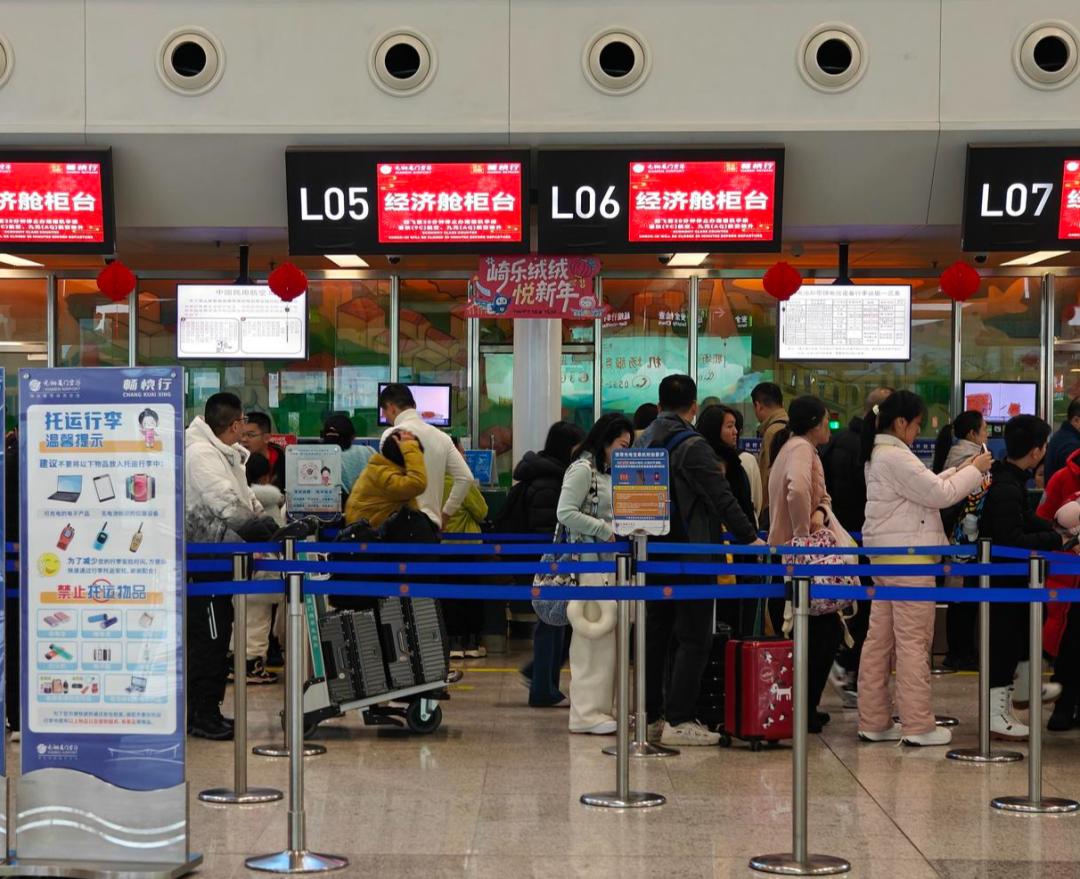坐不住了！2月17日大年初一，厦门高崎机场迎来马年首批旅客。多条热门航线机票价