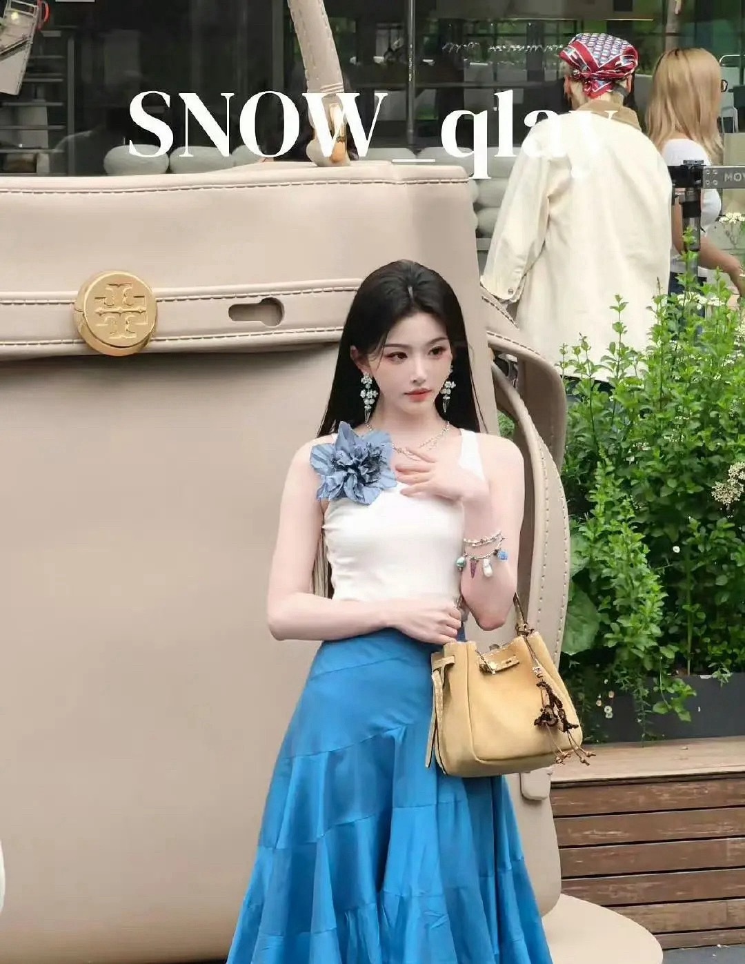 虽然原图的孔雪儿很虐，但是p完后的她也挺差的