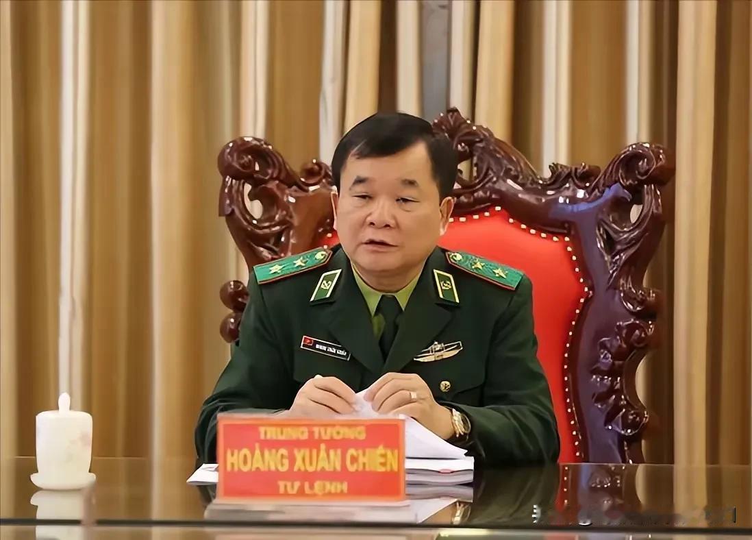 贵为一国的国防部副部长，上将军衔，在全国也是凤毛麟角，什么样的女人没见过？怎么会