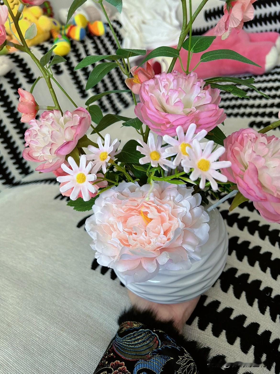 我养了一盆花🌸它的名字叫假花（不用浇水且一直能活的那种）