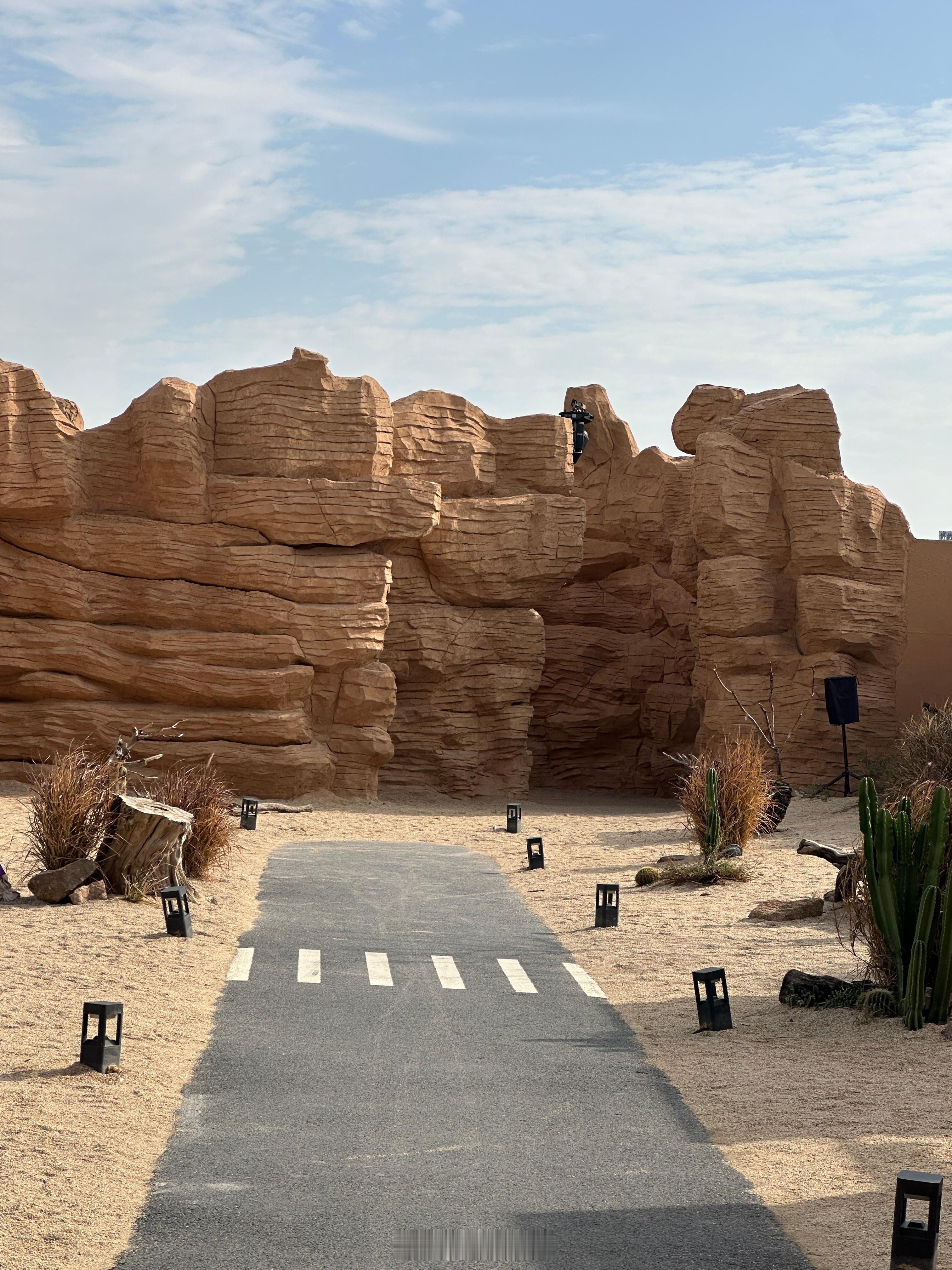 来佛山沙漠🏜️咖啡☕️打个卡～这地方太出片了。偶遇一台顶火的风林铁骑版坦克30