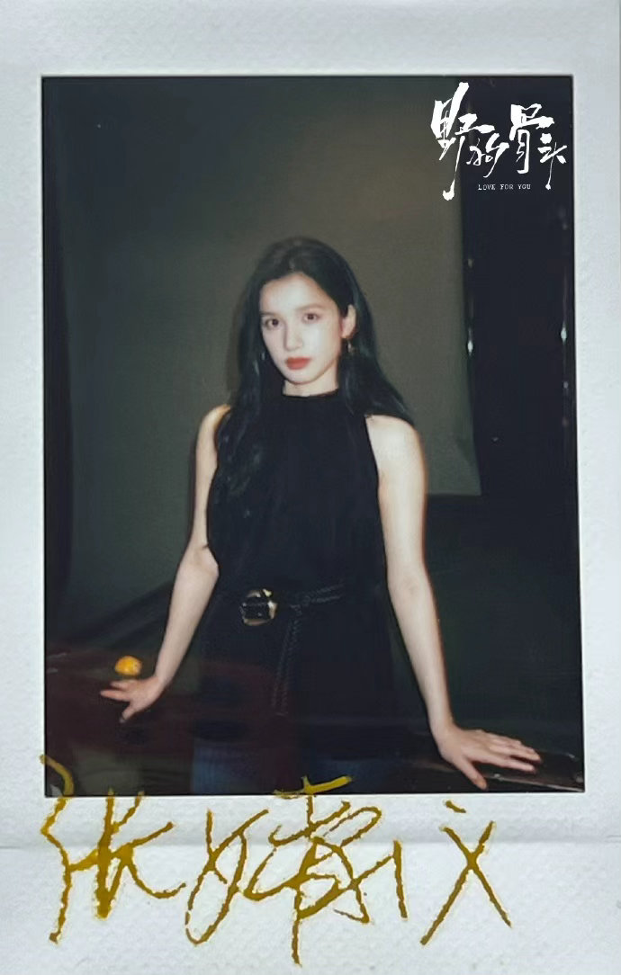 宋威龙张婧仪亲签拍立得张婧仪给宋威龙吹头发钓系感张婧仪给宋威龙吹头发钓系感，宋威
