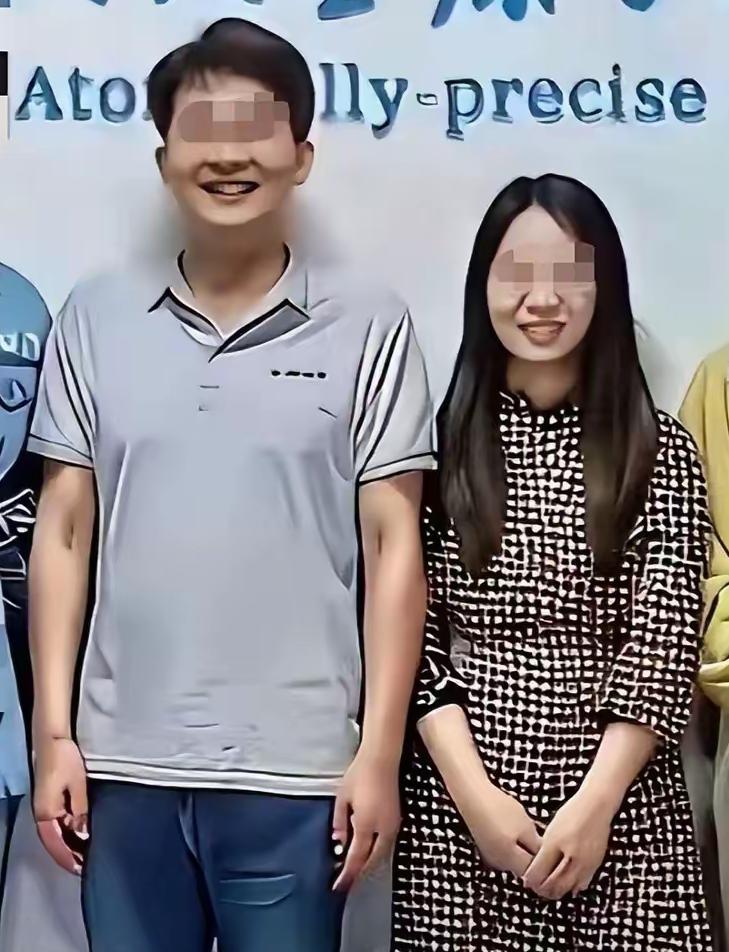 网友从2020年武大校媒扒出了付磊的原配，汪老师原来她在武大行政岗干了二十年