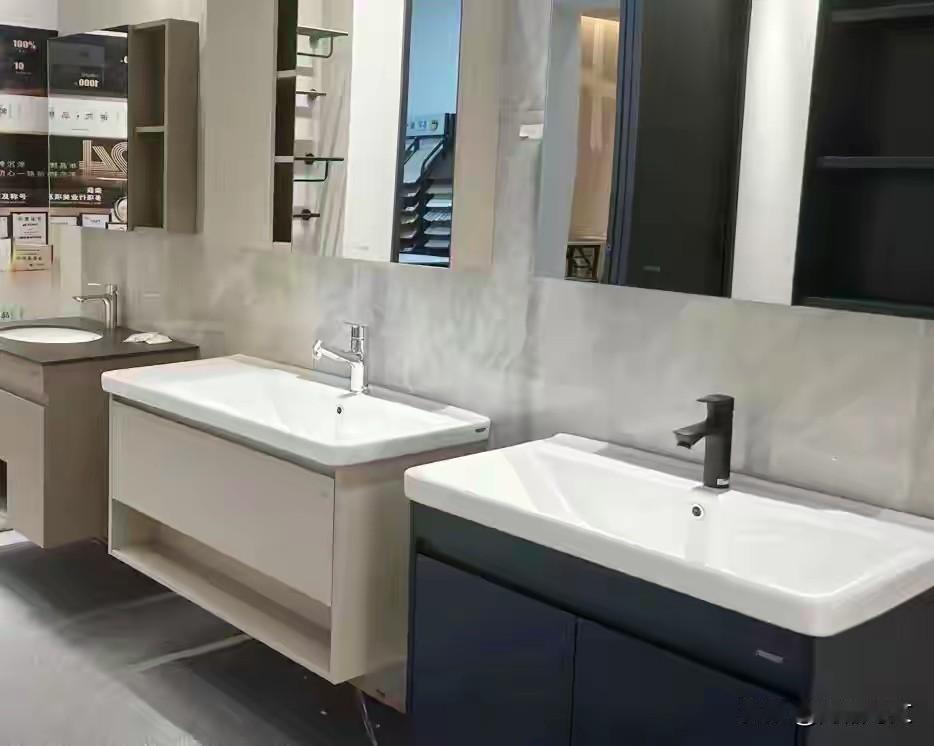 装修房子卫生间有99%的人都装这种浴室柜，这种浴室柜我是最看不起的，这浴室柜可以