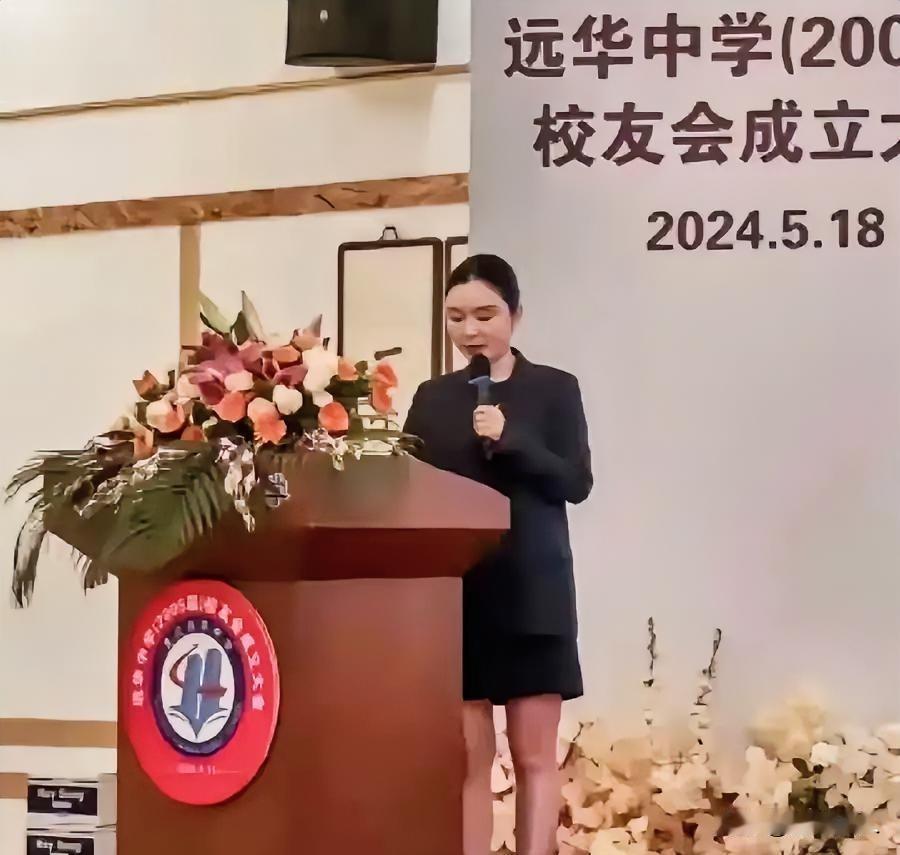 好奇查了下晋江鞋厂法人，是个女的，叫赖育萍，手握65%的股份，是工厂实际控制人。