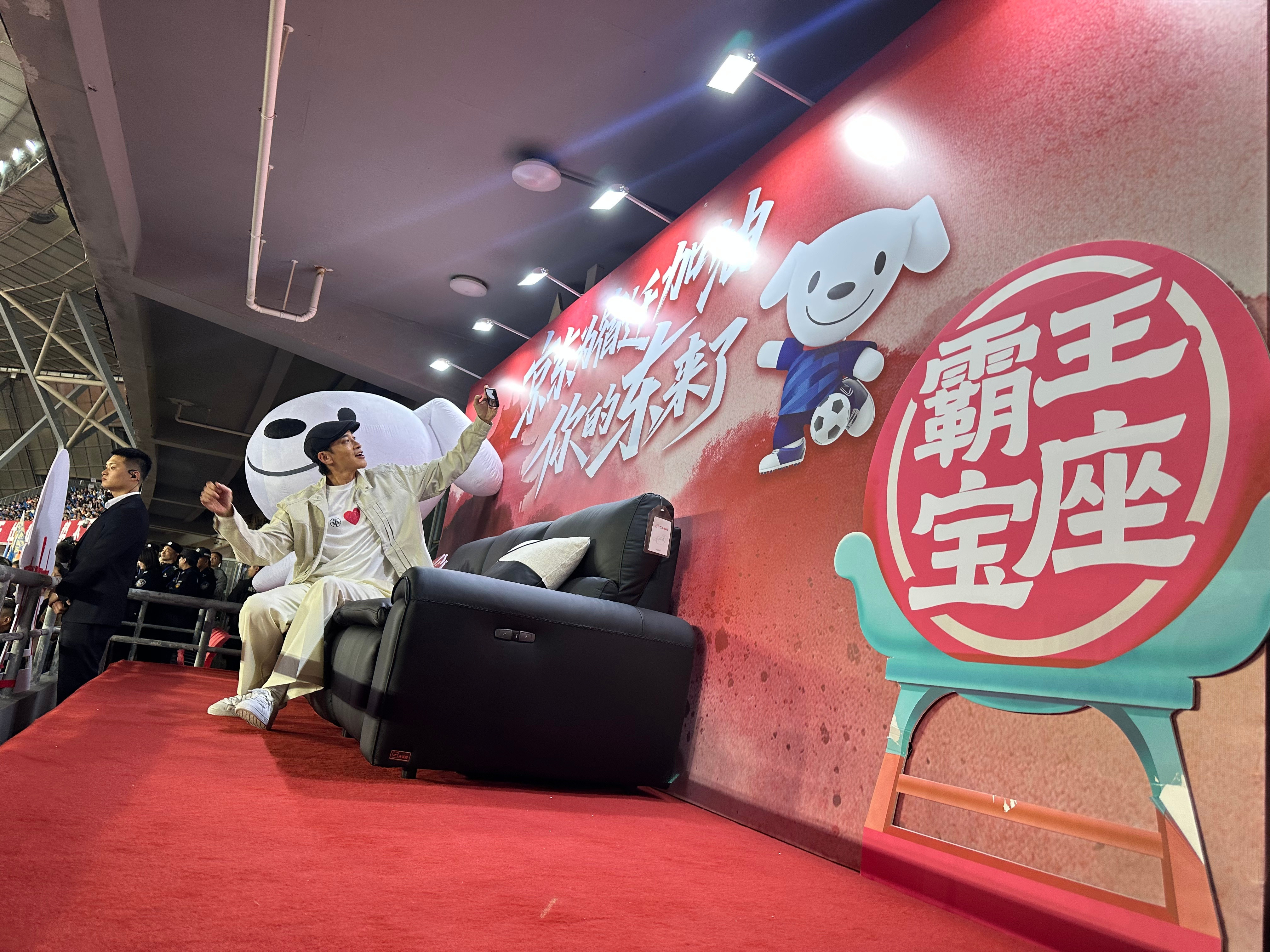 京东让何润东项羽还原度封神京东听劝请回何润东，再披项羽战甲，妆造细节拉满，气场直