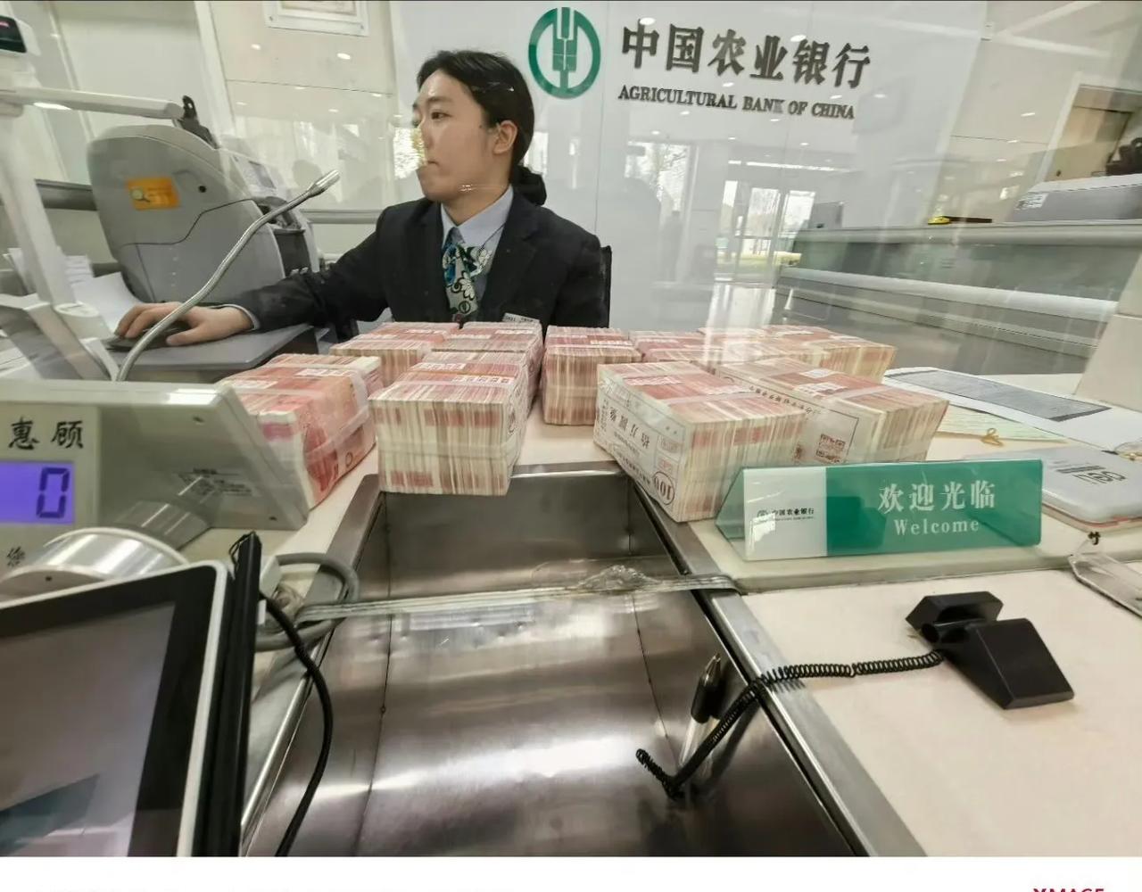 难怪现在钱不经花，花出去都没啥感觉，手机照一下出去了，一点痛感都没有。你瞅瞅，这