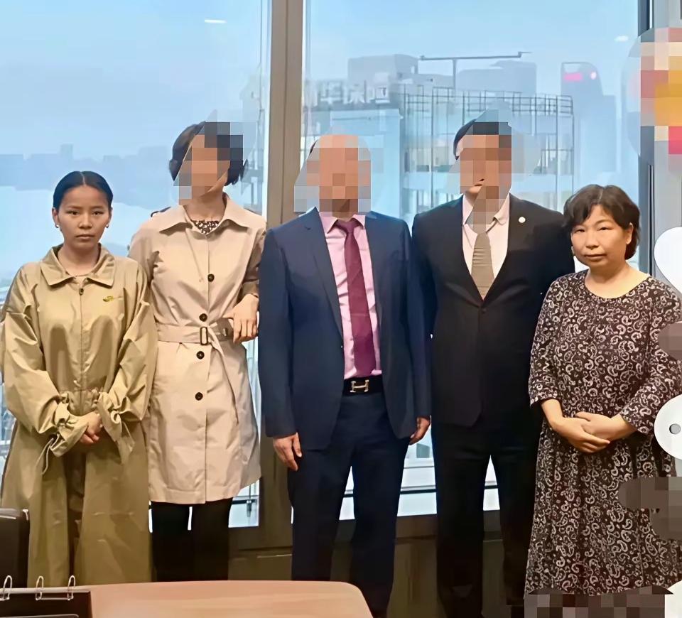 共同的利益！郭杜熊怎么可能让策见到许妈呢？万一策还房了呢！万一策告诉许妈真相了呢