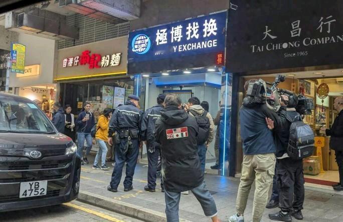 1月30日香港两男子遭两名贼人劫去4000万日元，香港上环上月才发生一起10亿日