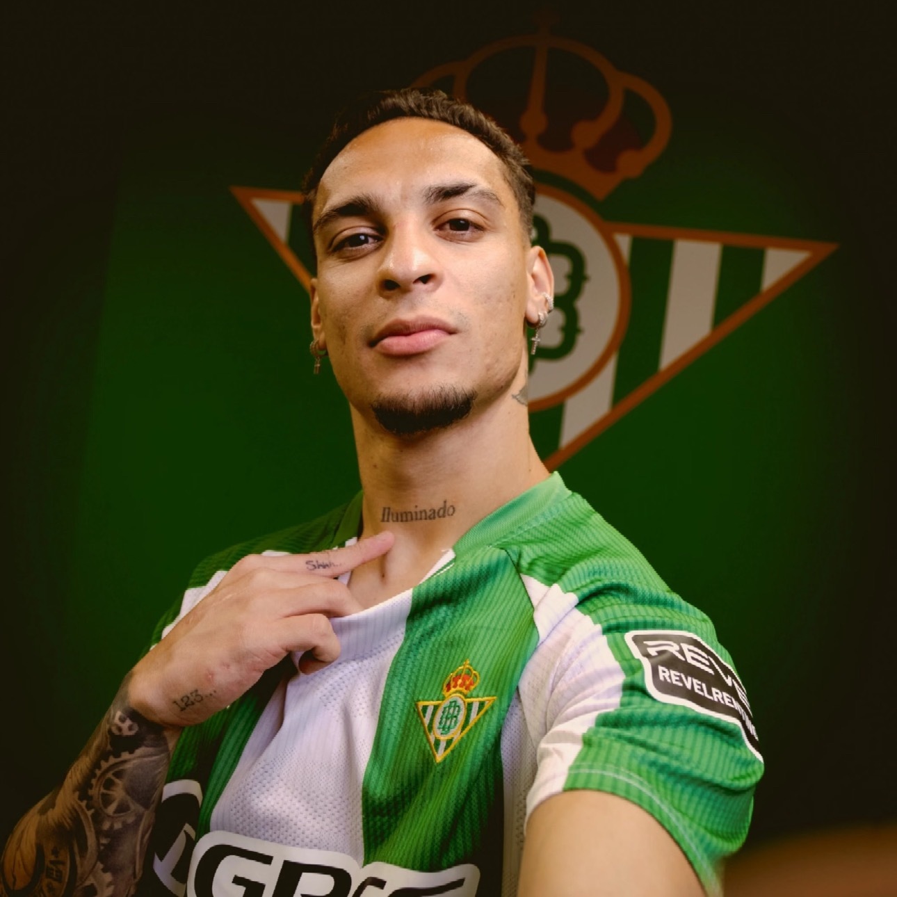 安东尼盼圆世界杯梦盛赞安切洛蒂为巴西夺冠添底气皇家贝蒂斯边锋安东尼近日在巴西媒