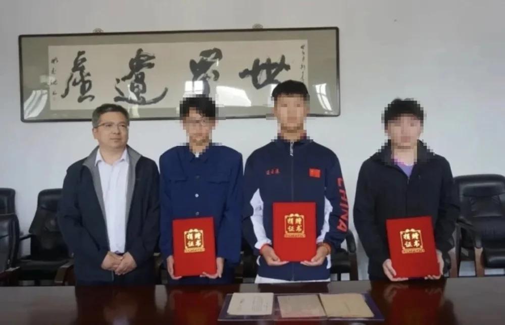 恶意扑面而来，藏不住了！7月31日，山东，新黄河报道，浙江14岁少年杨某某联合