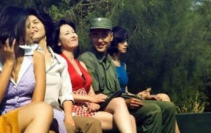 1949年，蒋介石带着60万大军败逃台湾，其中大部分都是没成婚的年轻人，为了解决