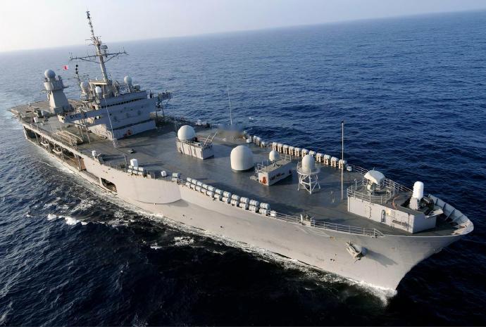 每天认识一件兵器美国“蓝岭”级两栖指挥舰“蓝岭”级是美国于20世纪60年代建造