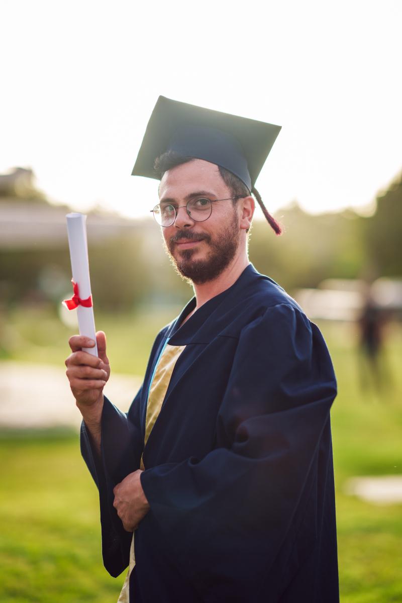 读博为什么一边骂贬值一边还有无数人前仆后继？因为它是普通人实现阶层跨越最好的途