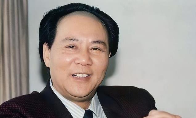 1993年，毛主席特型演员古月访美时，遭到台湾记者刁难：“你什么时候去台湾？”古