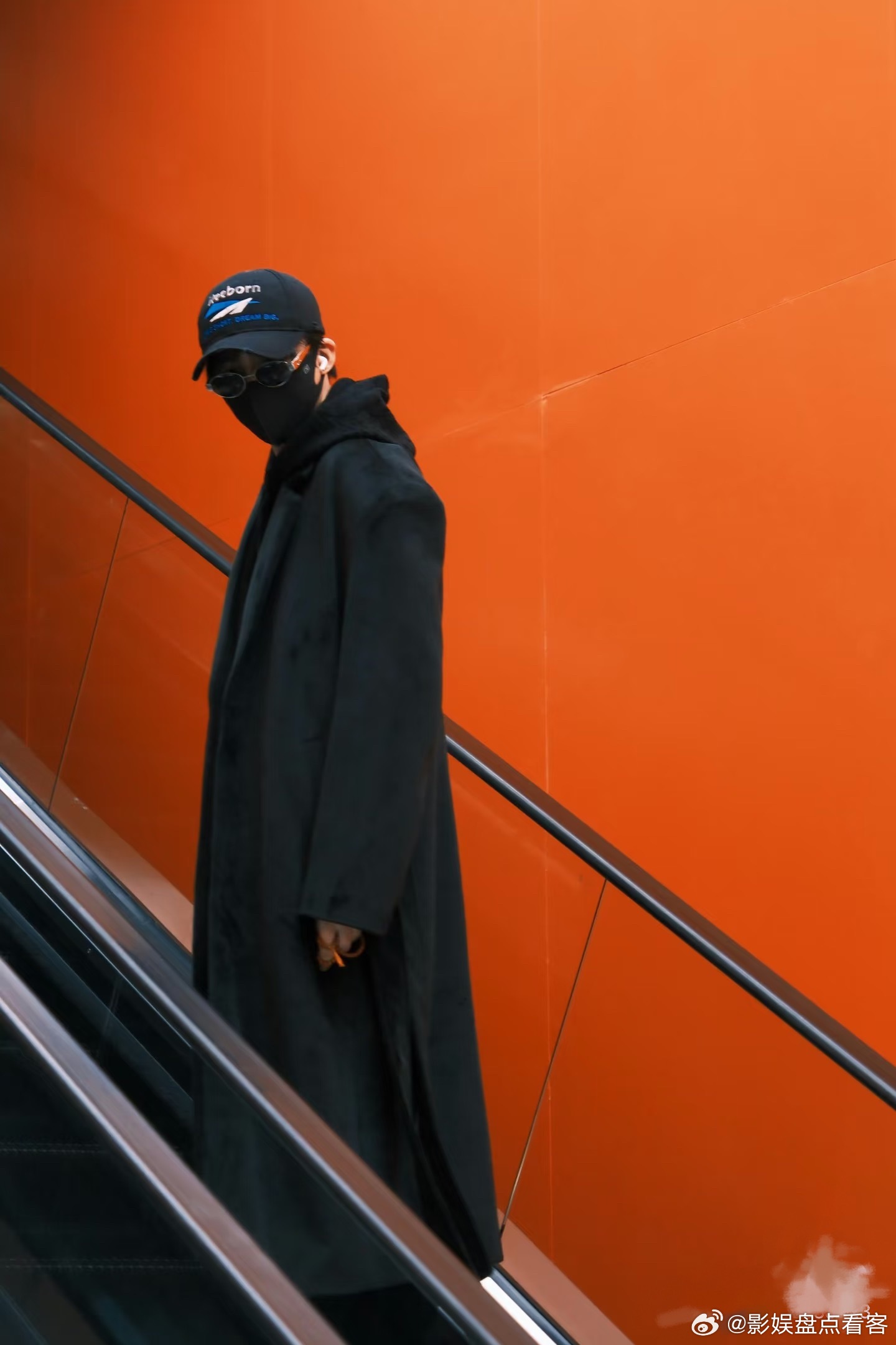 太有氛围感了这张图片可以永久当壁纸、头像的程度​​​